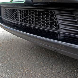 Tesla Model Y Ön Tampon Ortasına Takılan Izgara, Mat Siyah Renk
