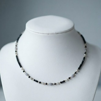 Siyah Kristal & Gri Sedef Choker Kolye