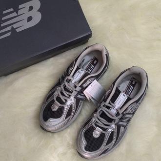 NEW BALANCE 1906 GREY
