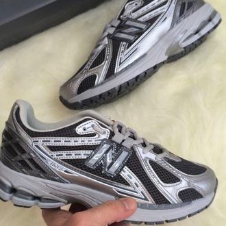 NEW BALANCE 1906 GREY