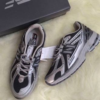 NEW BALANCE 1906 GREY