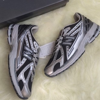 NEW BALANCE 1906 GREY