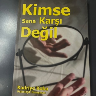 Kimse Sana Karşı Değil İmzalı Kitap