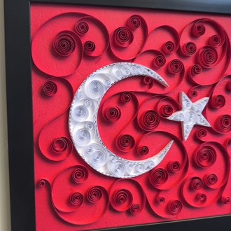 El Yapımı Kağıt Kıvırma (Quilling) Ay Yıldızlı Türk Bayrağı Tablosu