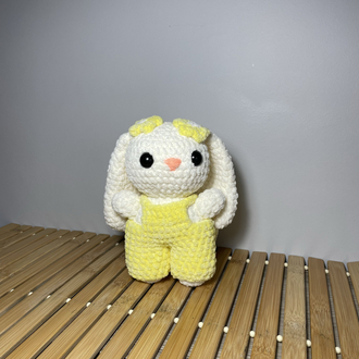 Tulumlu Tavşan Amigurumi (Beyaz)