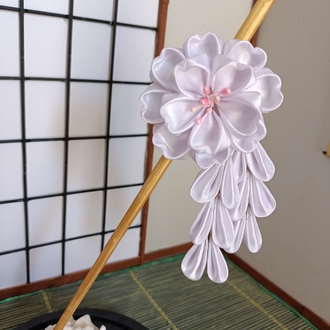 Katmerli Sakura Saç Şişi Beyaz