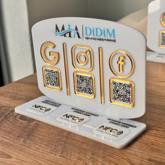 3 QR & NFC Özellikli PleksiGlass Stant Yatay Oval Tasarımlı