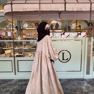 Broken abaya 
