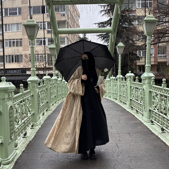 Broken abaya 