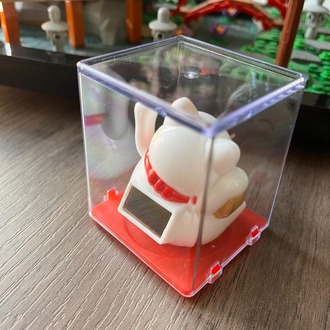 Japon Şans Kedisi Maneki Neko Güneş Enerjili Masa Figürü / Süs Eşyası