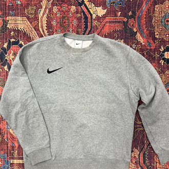 Nike Basic Sweatshirt