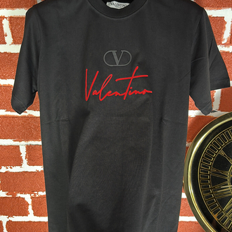 Kırmızı El Yazısı Nakış Logolu Premium T-Shirt