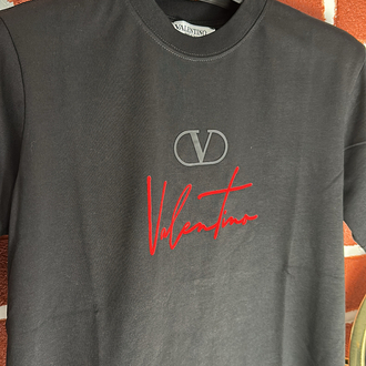 Kırmızı El Yazısı Nakış Logolu Premium T-Shirt