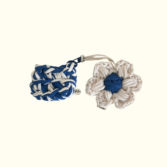 Airpod Case & Daisy Charm Set (Blue/White)