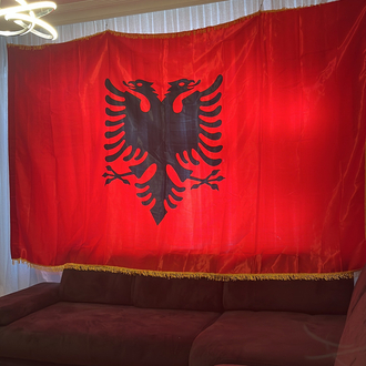 Büyük Arnavutluk Bayrağı