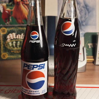 Pepsi Lübnan şişe (sağdaki 