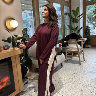 Bordo şeritli takım