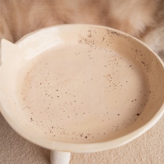 El Yapımı Kedi Yüzlü Yükseltilmiş Seramik Kedi Mama Kabı — 19 cm | Kuimo