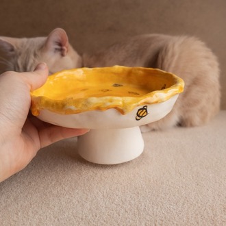Arı Desenli Yükseltilmiş Seramik Kedi Mama Kabı — 16 cm | Kuimo