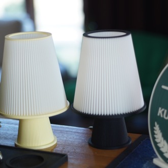 KushKafa Ola Siyah Masa Lambası – Minimal Dekoratif Aydınlatma