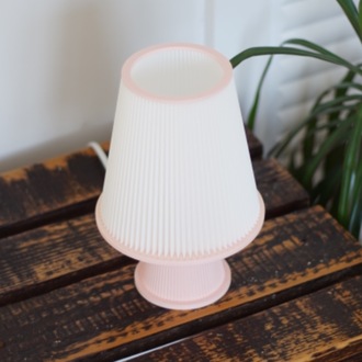 KushKafa Ola Bebe Pembe Masa Lambası – Minimal Dekoratif Çocuk Odası Aydınlatması