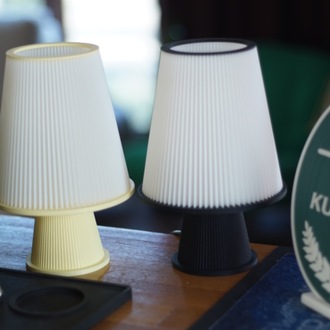 KushKafa Ola Bebe Sarı Masa Lambası – Minimal Dekoratif Çocuk Odası Aydınlatması