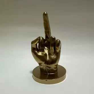 Orta Parmak Heykeli – Altın Renk, 14 cm