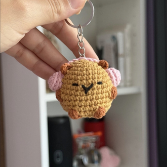 Kulaklıklı Capybara