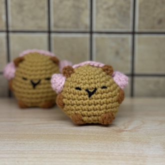 Kulaklıklı Capybara