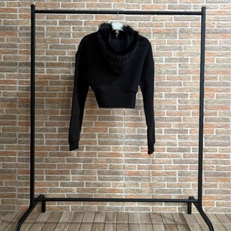 Siyah Kürk Detaylı Crop Hoodie – Fermuarlı Kapüşonlu