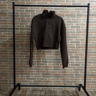 Kahverengi Kürk Detaylı Crop Hoodie – Fermuarlı Kapüşonlu