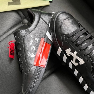 Off-White
New Season