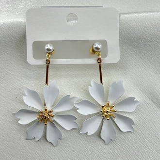 Gold Beyaz Çiçek Model Küpe