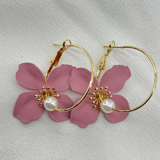 Gold Pembe Çiçek Model Küpe