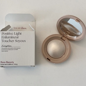 Rare Beauty Toz Highlighter