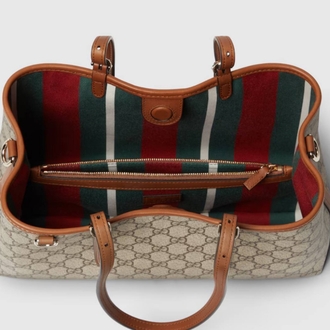 GUCCİ GG.
EMBLEM SMALL TOTE BAG