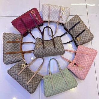 GUCCİ GG.
EMBLEM SMALL TOTE BAG