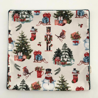 Yılbaşı Figürleri Desenli Kırlent Kılıfı 45x45
