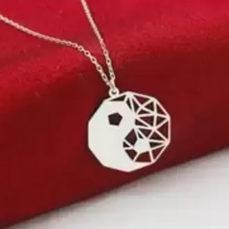 14K Altın Kaplama Geometrik Yuvarlak Kolye – Modern ve Minimalist Tasarım