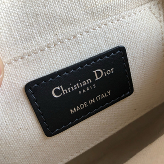 Yuvarlak monogramlı Dior mini çanta