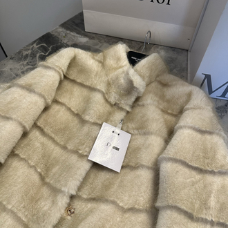 Dior katlı kürk görünümlü Mont