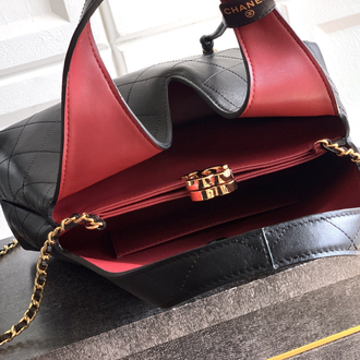 Chanel Mimari Detaylı V-Hobo Çanta