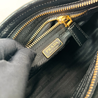 Prada LuxSoft Yumuşak Deri Omuz & Çapraz Çanta