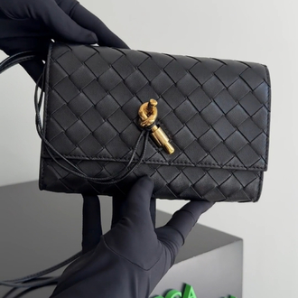 Bottega Veneta'nın Intrecciato Düğüm Detaylı Askılı Çanta