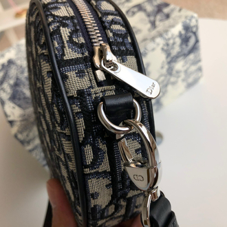 Yuvarlak monogramlı Dior mini çanta