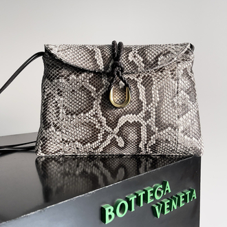 BOTTEGA VENETA Liberta Kadın Çapraz Çanta – Lüks Versiyon