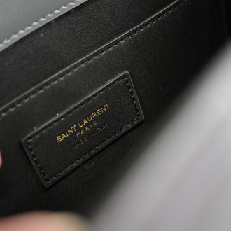 YSL CASSANDRA MEDIUM TOP HANDLE BAG IN GRAIN DE POUDRE EMBOSSED LEATHER Çanta