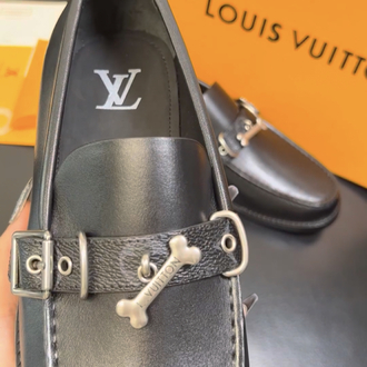 Louis Vuitton Monogram Toka Detaylı Rugan Loafer