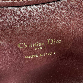 Zarafetin Mührü: Dior Vurgulu Kapitone Mini Çanta