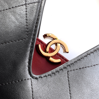 Chanel Mimari Detaylı V-Hobo Çanta